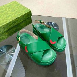 Sandali pantofole scarpe da design estate cinghia incrociata con fondo spesso dei vari colori femmini
