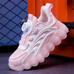 New rotary buckle mesh men's shoes are light and comfortable, girls' casual shoes are non-slip and high elastic sneakers