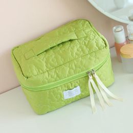 Cosmetic Bags Quilted Flower Bag Large Capacity Makeup Case Pouch Cute Soft Multifunction Cases Weekend Vacation Make Up