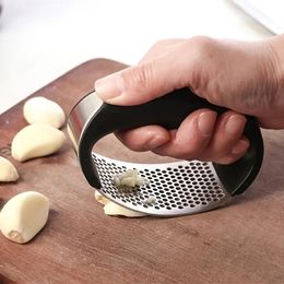 1pc Stainless Steel Garlic Press Rocker - Garlic Mincer - Arc Shape Design Garlic Crusher With Comfortable Grip