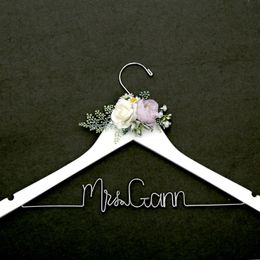 Hangers Racks Wedding Bridal Bridesmaid Wood Hanger Custom Personalized Alumivum Wire Name Groom Shower Gif With Flowers 230625
