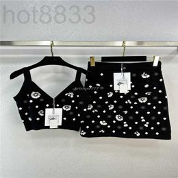 Two Piece Dress Designer Women Sets Knits Suits with Camellia Beads Girls Runway High End Luxury Brand Tee Vest t Shirt Crop Tops Camisole Mini Skirt PKAW
