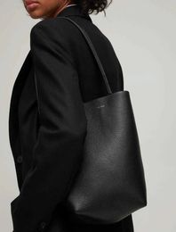 2023 Women's Fashion Tote Cowhide Classic Tote Designer Bag Minimalist Commuter Shoulder Bag T R N/S Park