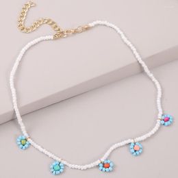 Pendant Necklaces Fashion Ladies White Glass Bead Necklace Handmade Blue Beaded Flower For Women Beach Style Statement Jewellery