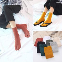 Женские носки, однотонные хлопковые носки с двумя пальцами, средней длины в стиле Харадзюку, сандалии в японском стиле, шлепанцы, дышащие таби с 2 пальцами