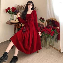 Casual Dresses France Square Collar Velvet Dress Women 2023 Vintage Pleated A-Line Long Sleeve Mid Calf Length Party Ladies Wine Red