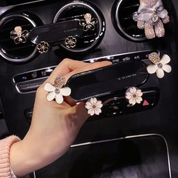Cute Alloy Flowers Gravity Phone Bracket for Diamond Crystal Car Phone Mount Air Vent Holder Universal for iPhone Samsung Xiaomi