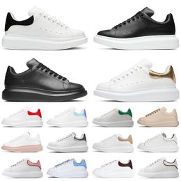 Luxury Designer Shoes Scarpe per uomini e donne Calf Leather Lace-up Sneaker Oversized Rubber Sole Trainers Flat alexander mcqueens mc queen Platform Sneakers