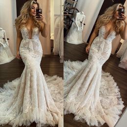 Abiti da sposa a sirena Berta Plugning scollo a V con paillettes Abito da sposa in pizzo Sweep Train Abiti da sposa robe de mariee vintage