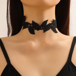 Choker Women's Trendy Black Leaves Necklace Romantic Classic Neck Chain Exquisite Vintage Jewellery Delicate Charm Accessories