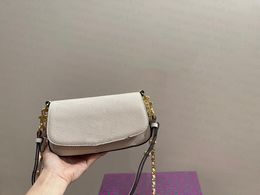 Luxury Saddle Bag 1:1 Shoulder Bag Fashion Metal Buckle Opening Women Diagonal Straddle Designer Bag Classic Flip Bag