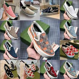 Casual Women Slip Tennis Shoes on Sneakers White Pink Classic Jacquard Denim Vintage Runner Trainers Skate Designer New Liness Size 77