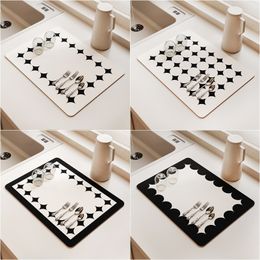 Mats Pads Black white Kitchen Water Absorbent Pad Diatomite Drying Dishes Drain Mat Sink Countertop Protector Placemat for Bathroom 230627