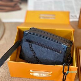Designer Bag For Mens Womens Messenger Cross Body Classic Embossed Leather Letters Handbags Luggage