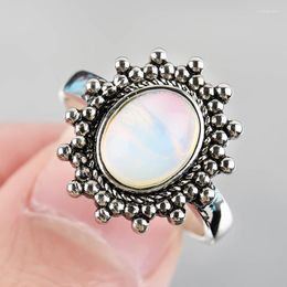 Cluster Rings Fashion Plated Moonstone For Women Antique Flower Finger Ring Unique Design Wedding Party Charm Jewelry Gift