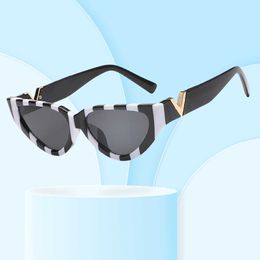 Wholesale of sunglasses New Fashion Small Frame Cat Eyes V Family Ins Popular on the Net Same Style Walking Show Street Shooting Trendy Individualized Sunglasses