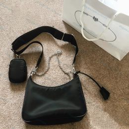 Man Womens Luxurys Çanta Tasarımcı Omuz Çantaları Yüksek kaliteli naylon deri koltuk altı çanta 3pcs Under Equil Bag Moda Erkek Zincir Çapraz Vücut Siyah Debriyaj Tote Çanta
