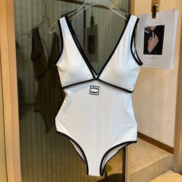 Wysokiej jakości projektantów dam Letnie plażowe bikini bieliznę kąpielową kąt kąpielowy SKWISUS SKOWARKI SEKSYNE Kąpy Kąpiel Seksowne jednoczęściowe stroje kąpielowe CHD2306276