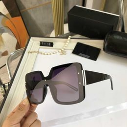 Wholesale of New style fashionable large frame for women super textured minimalist Polarised sunglasses straight