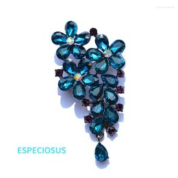 Brooches Crystal Flower Breast Pin Elegant For Women Sapphire Colour Rhinestone Fashion Jewellery Ladies' Corsage Party Gifts