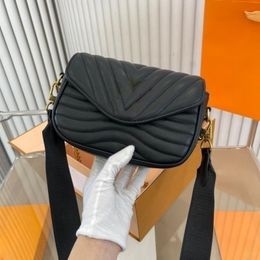 New women's handbag designer shoulder bag leather bag fashion striped clamshell small square bag wide shoulder baguette bag casual crossbody bag premium purse