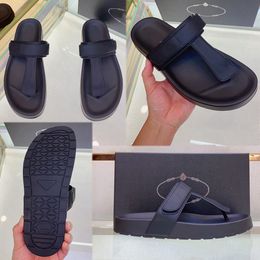 New Mens Luxury Famous Designer Slippers Sandals Upper with Brand Signature Logo Flats Bottom slippers Non slip Soles thong sandals High Quality sandal slipper