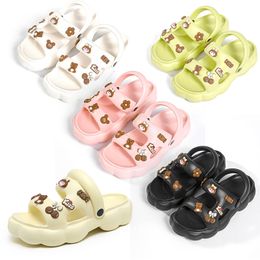 Designer women Men slippers sandal Breathable women Black White Pink Green Yellow womens Waterproof Shoes