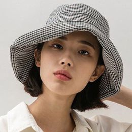 Fashionable Wide Brim Checked Bucket Hat for Women Foldable Sun Visor for Ladies Cotton Outdoor Protection Hat for The Beach