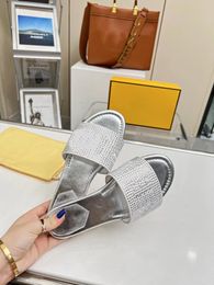 2023 New Women's Luxury Rhinestone Designer Sandals Red Sexy Rhinestone Decorative Flat Heel Slippers Outdoor Non slip Beach Flip-flops 35-42 with Box