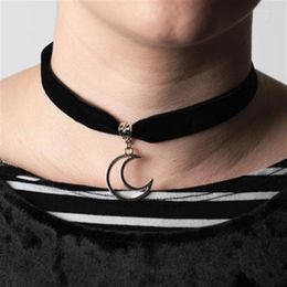 Pendant Necklaces Girls Cloth Gothic Choker Black Velvet Collar Necklace Moon Exquesite Handmade Unique Adjustable Men's And Women's