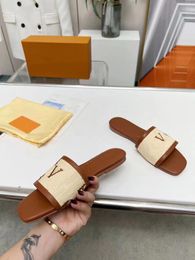 2023 famous Sandals Slippers Beach slipper Classic Flat heel Summer Designer Fashion flops leather lady 35-43