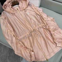 Women's Trench Coats Designer 23 Spring/Summer New Shooting Pleated Decorative Hooded Long Sleeve Sunscreen Coat R5FT
