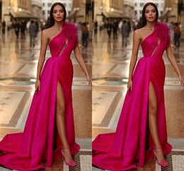 Sexy Fuschia Plus Size Sheath Prom Dresses Long for Women One Shoulder Fur Satin High Side Split Birthday Pageant Celebrity Evening Party Gowns Formal Occasions