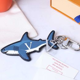 Keychains Lanyards Cartoon Keychains Luxury Designer Fashion Keychain Sliver Keys Buckle Genuine Leather Blue Shark Pendant Letter Mens Womens Bags Ornaments