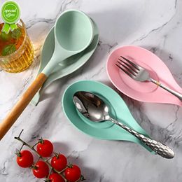 New 1Pc Silicone Insulation Spoon Shelf Heat Resistant Placemat Drink Glass Coaster Tray Spoon Pad Eat Mat Pot Holder Kitchen Tool