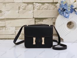 Fashion Designer Women's Shoulder Bag Large Capacity Leather Metal Buckle Logo Classic Flap Bag Quilted Chain Belt Luxury Bag