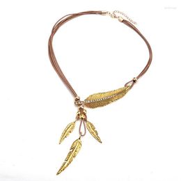 Pendant Necklaces Bohemian Women's Necklace Leaf Feather Rhinestones Inlaid Leather Multilayer Fashion Jewelry Clavicle Chain Beach