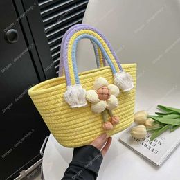 Totes Designer Handbag Women bag and Minimalist Woven Sunflower Handbag 2023 New Small Fresh Grass Bags Texture Crossbody for Fashionable toiletry pouch