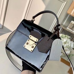 Genuine leather Handbag Delicate Flap Crossbody Patent Evening leather bag Designer knockoff YL096 bag 17CM