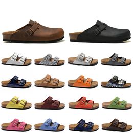 2023 Top OG Boston Clogs Designer Sandals Outdoor Flat Slippers Fashion Summer womens mens Olied Head Leather Bag Suede felt sliders buckle strap Platform Sneakers