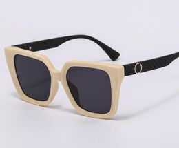 Luxusdesignerin Sonnenbrille Mann Frau Mode Model Dedizierte Sonnenbrille tragbare Außenpraxis Sport Sonnenbrille Vollrahmen Square Objektiv beliebte Sonnenbrillen