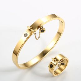 Bangle Luxury Gold Plating Staiess Steel Lucky Flower Cuff Bangles Women Girls Wedding Party Charm Jewellery Gift 230627