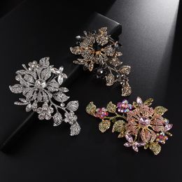 Brooches Trendy White Crystal Flower Woman Classic Zircon Brooch Wedding Reception Charm Jewelry Gift