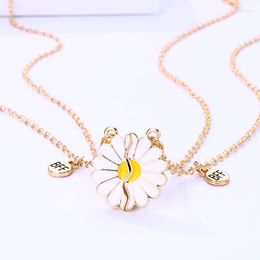 Chains Lovecryst 2Pcs/set Small Daisy Flower Magnetic Simple Drip Oil Friend Necklace BFF Friendship Jewellery Gifts For Kids