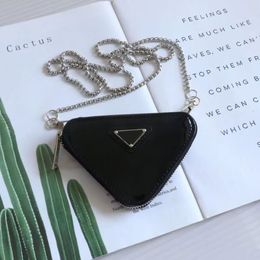 Luxury Triangle Crossbody Bags Girls Cute Handbags Coin Purse Shoulder Headphone Bag Womans Designer Chains Letter Purse Glossy Patent Leather Handbag