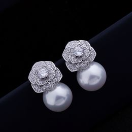Designer Earrings Luxury Natural White Pearl Camellia Flower Stud Earrings Delicate Shiny White Austrian Crystal Flower Ball Pearl Earring for Women Bride Wedding