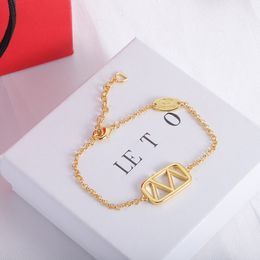 Luxury Necklaces Womens designers bracelet Diamond pendant necklace Gold Chains LetterV Charm Bracelets Designer Jewelry Set Gift Rose Pink