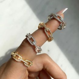 Ringos de cluster Chain de ligação cubana chique para mulheres gelo fora micro paving zirconia tênis anel Acessórios de moda de moda jóias de rocha Hiphop 230630