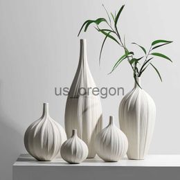 Vases Modern White Ceramic Vases Chinese Style Simple Designed Pottery And Porcelain Vases For Artificial Flowers Decorative Figurines x0630