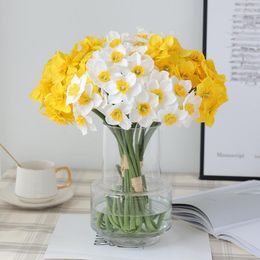 Decorative Flowers 6pcs/lot Artificial Narcissus Flower Bouquet White Yellow Silk Fake Desktop Decoration Home Garden Wedding Scene Daffodil